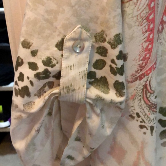 Size 2 Chico’s Floral Blouse, only worn once!! - Picture 2 of 5